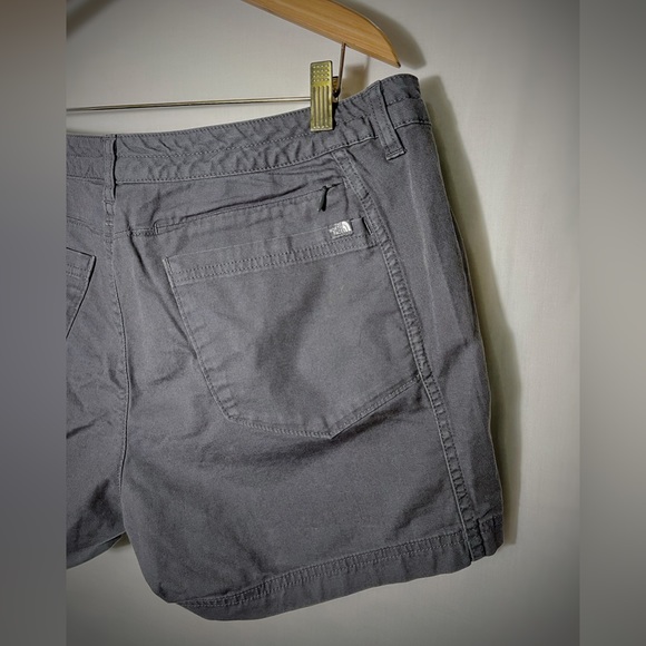 The North Face canvas shorts grey 16 - Picture 3 of 4